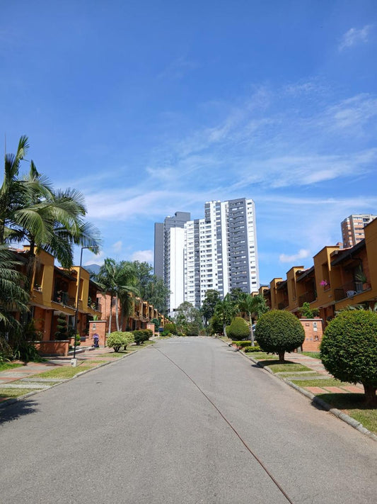 🏠 Casa en venta , urbanizacion iguazu – Amplia, 2 pisos , 144 m²