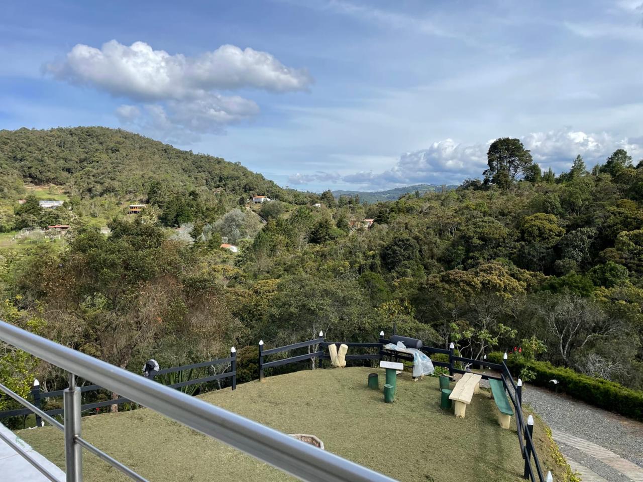 casafinca -Arriendo- Santa Elena