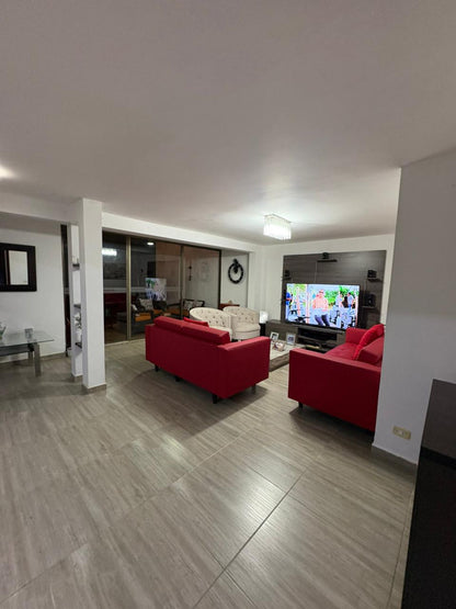 🏡 Casa en Venta en Itagüí, Suramérica, 4 Habitaciones, Urbanización Iguazú,  220 m²🌳