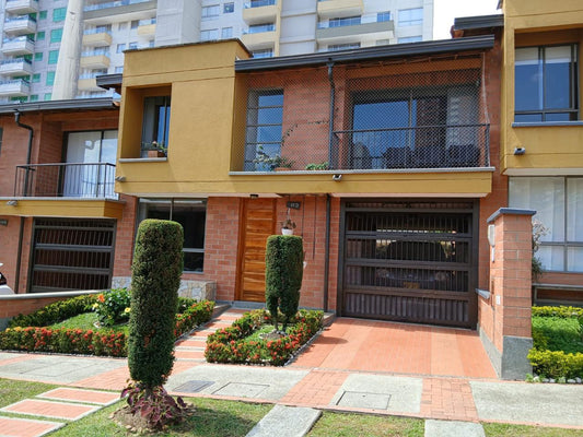 🏠 Casa en venta , urbanizacion iguazu – Amplia, 2 pisos , 144 m²