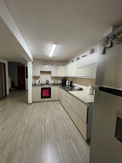 🏡 Casa en Venta en Itagüí, Suramérica, 4 Habitaciones, Urbanización Iguazú,  220 m²🌳