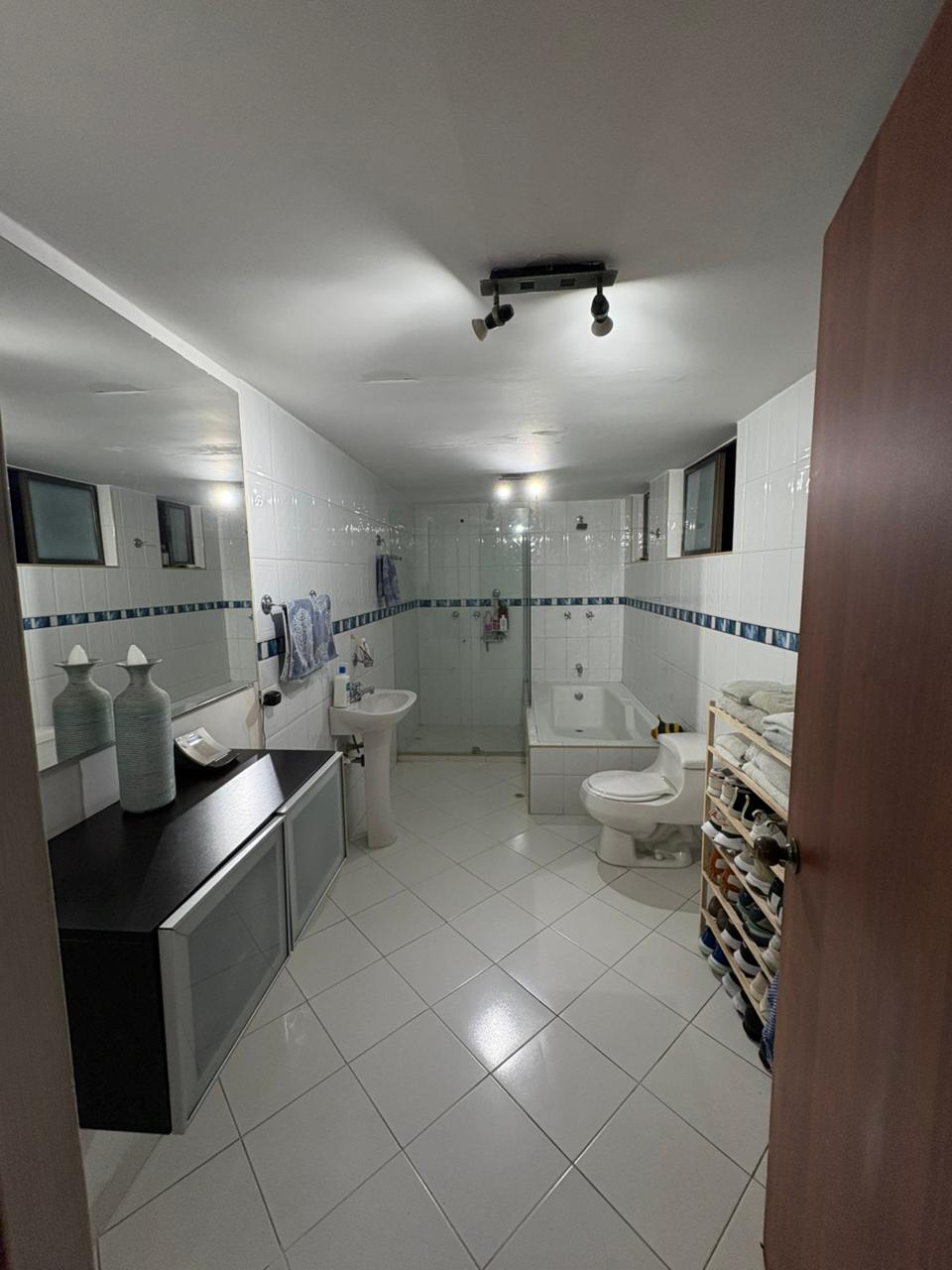 🏡 Casa en Venta en Itagüí, Suramérica, 4 Habitaciones, Urbanización Iguazú,  220 m²🌳