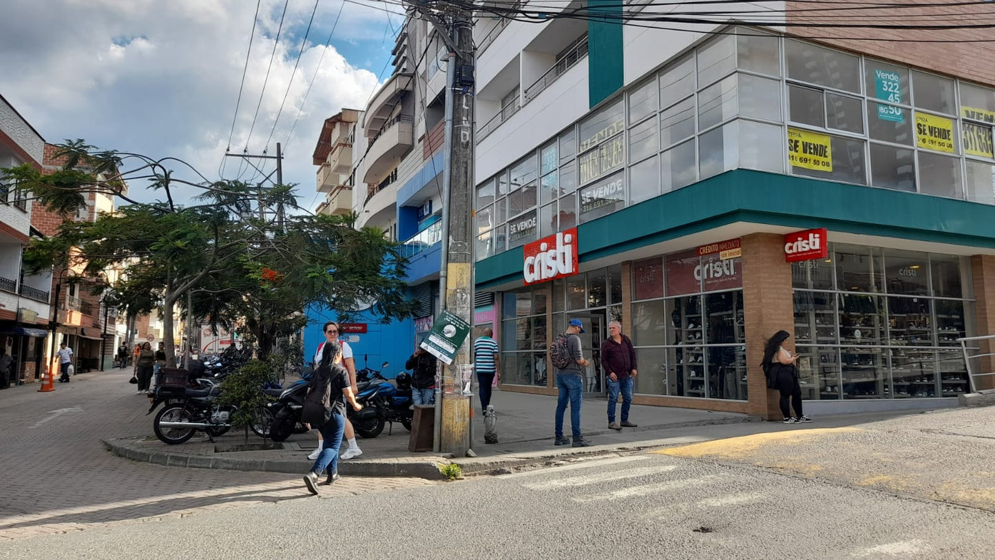 🏢 Local en Venta en La Estrella, Ideal para Inversión Cerca al Parque Principal, 133.80 m²