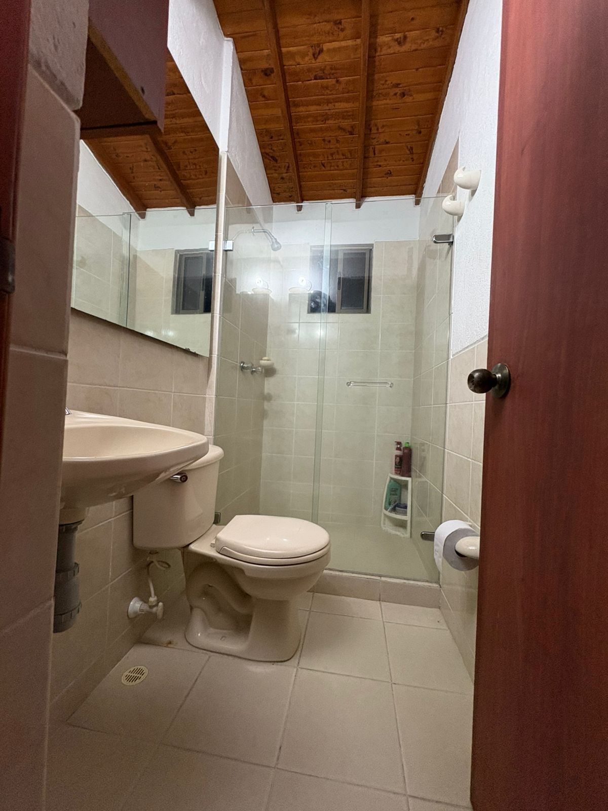 🏡 Casa en Venta en Itagüí, Suramérica, 4 Habitaciones, Urbanización Iguazú,  220 m²🌳