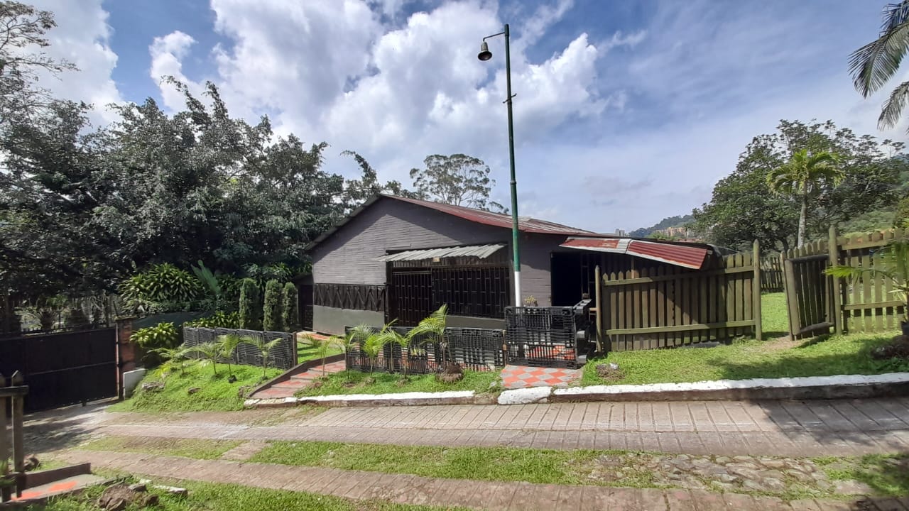 Lote industrial en venta – La Estrella – 6.500 m² con bodega