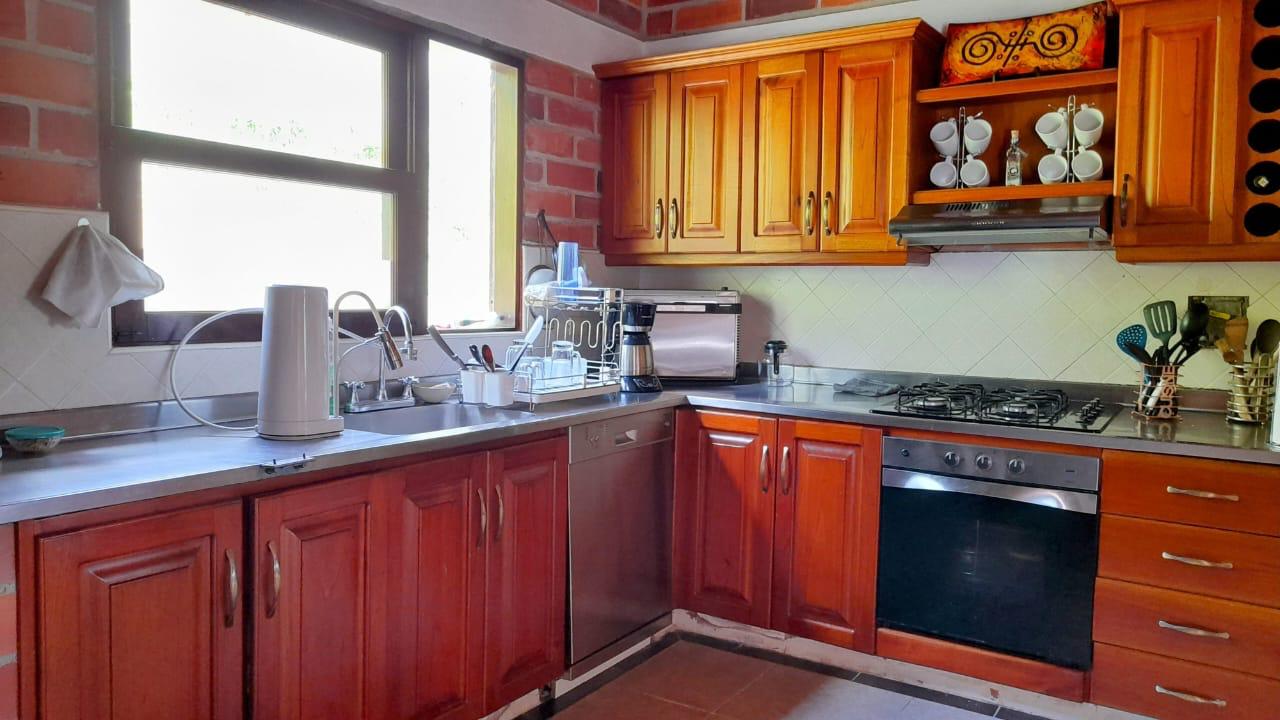 Finca en venta – Morrón, La Estrella – 12.400 m², casa 280 m², pesebreras