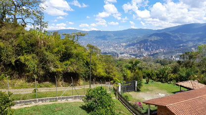 Finca en venta – Morrón, La Estrella – 12.400 m², casa 280 m², pesebreras