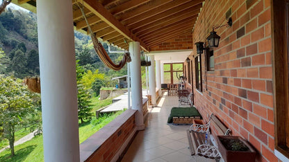 Finca en venta – Morrón, La Estrella – 12.400 m², casa 280 m², pesebreras