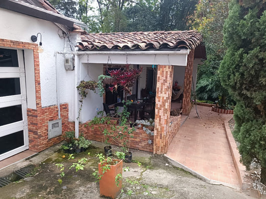 Casalote en Venta en La Estrella, 1.670 mts², Cerca al Parque Principal
