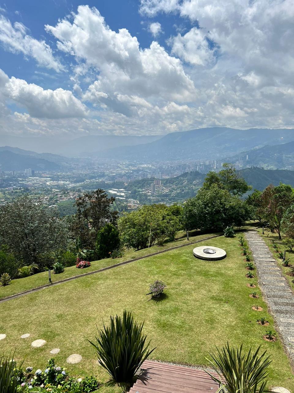 🏡 Espectacular Casa Lote de Lujo en La Estrella con Vistas Panorámicas y Privacidad Absoluta 🌳