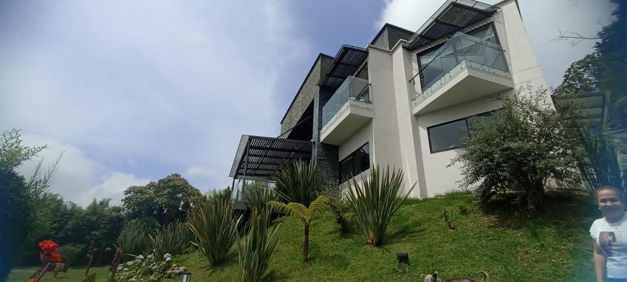 🏡 Espectacular Casa Lote de Lujo en La Estrella con Vistas Panorámicas y Privacidad Absoluta 🌳